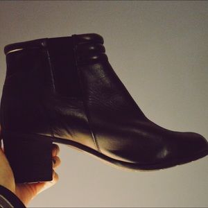 NEVER WORN Easy Spirit Leather Black Booties SZ 10
